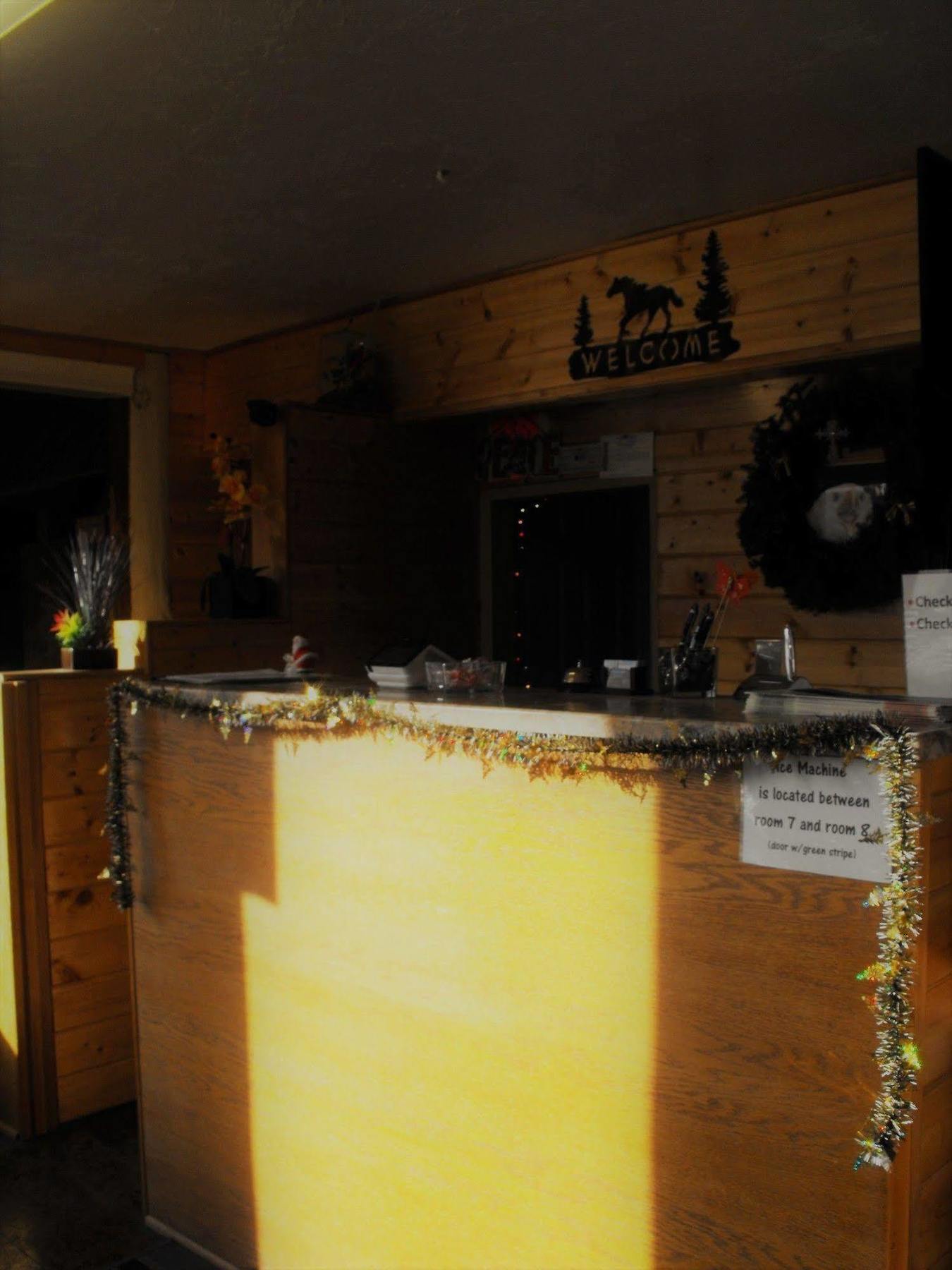 Eagle Crater Lake Inn Chemult Exterior foto